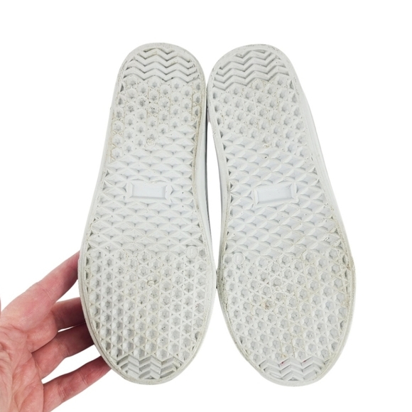 HIGHTOP TENNIS SHOES KIDS SIZE 1 - Picture 7 of 8